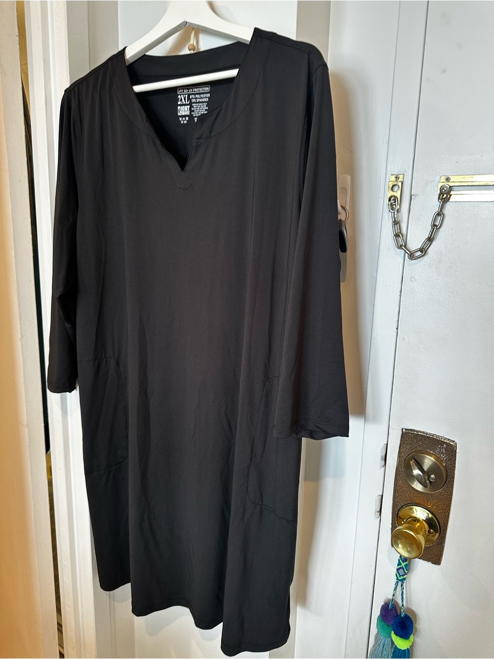 Light Bare UV Protectant Black Long-Sleeve V-Neck Tunic Dress with pockets